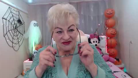 kaylesmoll online show from October 11, 6:39 pm