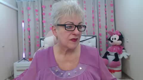 kaylesmoll online show from February 7, 7:50 pm