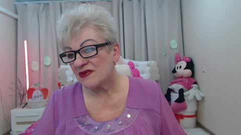 Snapshot of kaylesmoll chatting on April 8, 7:03 pm kaylesmoll online show from April 8, 7:03 pm