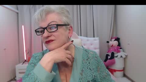 Snapshot of kaylesmoll chatting on April 17, 7:06 pm kaylesmoll online show from April 17, 7:06 pm