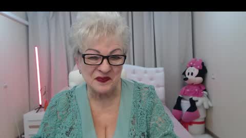 Snapshot of kaylesmoll chatting on April 21, 7:06 pm kaylesmoll online show from April 21, 7:06 pm