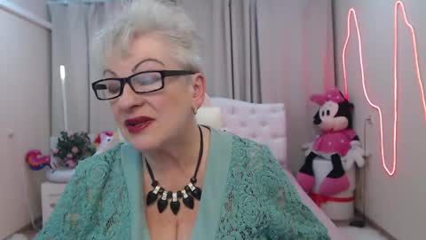 Snapshot of kaylesmoll chatting on May 29, 6:50 pm kaylesmoll online show from May 29, 6:50 pm
