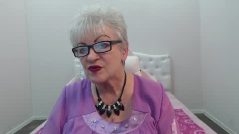 Snapshot of kaylesmoll chatting on July 21, 6:43 pm kaylesmoll online show from July 21, 6:43 pm