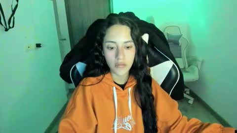 kaylie online show from December 2, 2:39 am