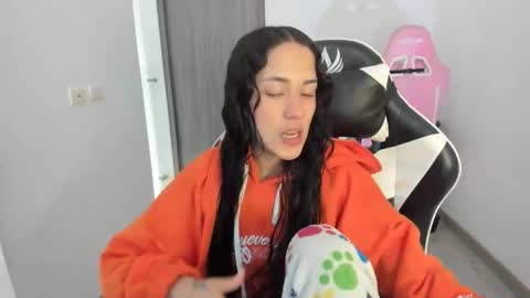 kaylie online show from December 22, 8:17 pm