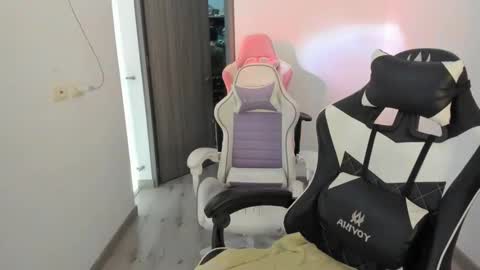 kaylie online show from February 10, 2:43 pm