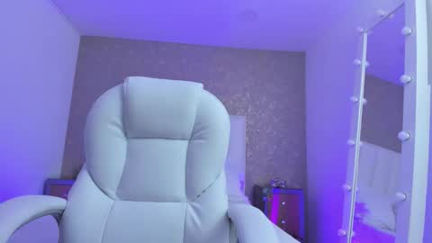 kayliebrooks online show from December 22, 7:00 pm