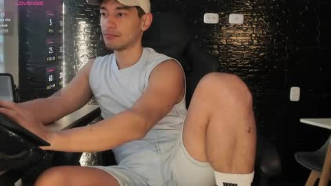 Snapshot of kayn_kalo chatting on April 10, 4:01 pm Kayn online show from April 10, 4:01 pm