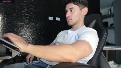 Snapshot of kayn_kalo chatting on April 28, 5:51 pm Kayn online show from April 28, 5:51 pm