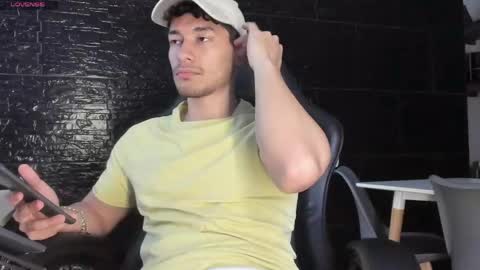 Snapshot of kayn_kalo chatting on May 4, 7:10 pm Kayn online show from May 4, 7:10 pm