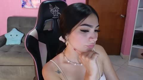 Snapshot of keeiity_moon chatting on March 3, 8:59 pm keeiity_moon online show from March 3, 8:59 pm