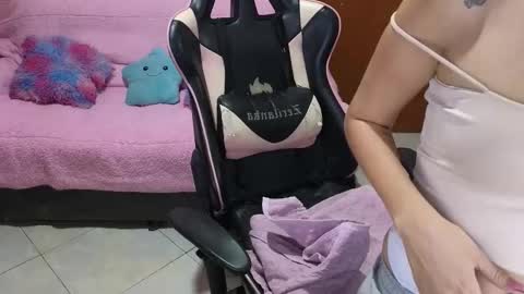 Snapshot of keeiity_moon chatting on March 7, 2:58 pm keeiity_moon online show from March 7, 2:58 pm