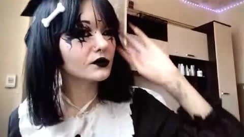 keelyha online show from February 5, 1:05 pm