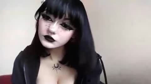 keelyha online show from February 7, 1:15 pm