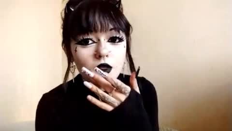 keelyha online show from February 10, 1:04 pm