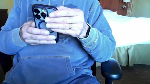 Snapshot of keepitreal098 chatting on March 1, 6:11 pm keepitreal098 online show from March 1, 6:11 pm