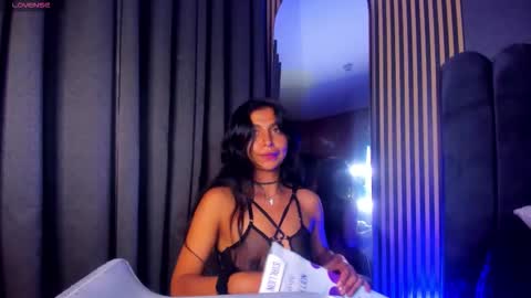 Snapshot of keila_fg chatting on October 23, 7:34 pm keila online show from October 23, 7:34 pm