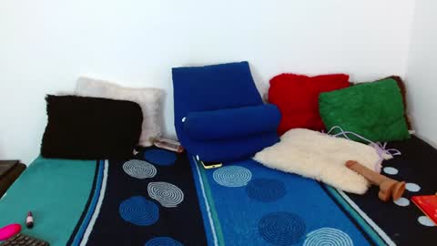 keila online show from December 1, 4:29 pm