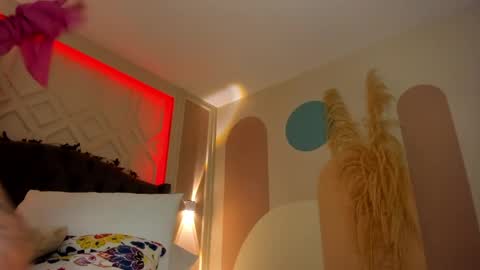 Snapshot of keira_angel_ chatting on March 29, 6:24 am Keira Angel online show from March 29, 6:24 am