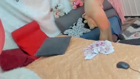 Snapshot of keiraquen chatting on October 24, 1:03 am keira online show from October 24, 1:03 am