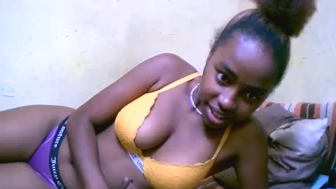 Snapshot of keisha759446 chatting on November 15, 5:27 am keisha759446 online show from November 15, 5:27 am