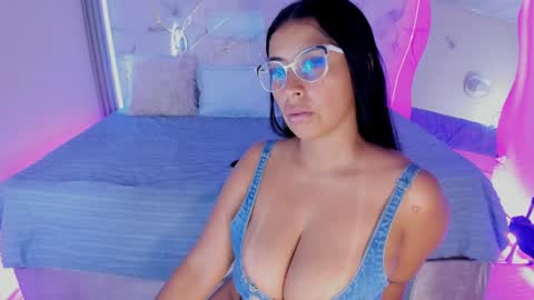 Snapshot of keisy_2 chatting on April 16, 5:25 pm Keisy online show from April 16, 5:25 pm