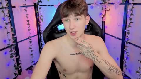 Snapshot of keithcozart1337 chatting on November 30, 9:52 pm Mark online show from November 30, 9:52 pm