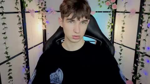 Snapshot of keithcozart1337 chatting on December 4, 1:42 pm Mark online show from December 4, 1:42 pm