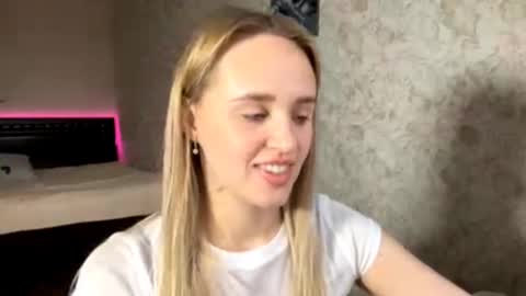 Snapshot of kelisipe chatting on November 25, 8:03 am Sylvia online show from November 25, 8:03 am