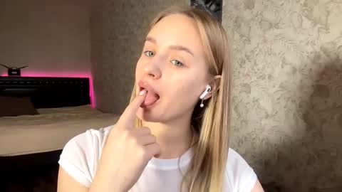 Snapshot of kelisipe chatting on December 1, 8:08 am Sylvia online show from December 1, 8:08 am