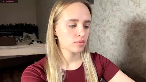 Snapshot of kelisipe chatting on December 5, 8:23 am Sylvia online show from December 5, 8:23 am