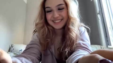 Snapshot of kelleecoulon chatting on January 16, 11:14 am Sarah online show from January 16, 11:14 am