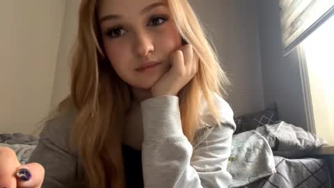 Snapshot of kelleecoulon chatting on February 5, 10:20 am Sarah online show from February 5, 10:20 am