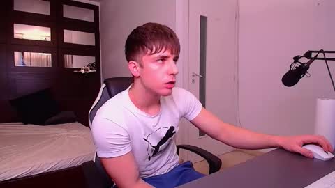 Snapshot of kellenwest chatting on December 16, 11:15 am KellenWest online show from December 16, 11:15 am