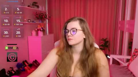 Snapshot of kellielowie chatting on March 9, 7:12 am kellielowie online show from March 9, 7:12 am