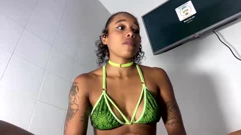 kelly__thomson online show from January 15, 12:41 am