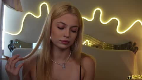 Snapshot of kelly_peachpiee chatting on September 24, 5:22 am Kelly online show from September 24, 5:22 am