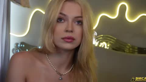 Snapshot of kelly_peachpiee chatting on September 27, 5:23 am Kelly online show from September 27, 5:23 am