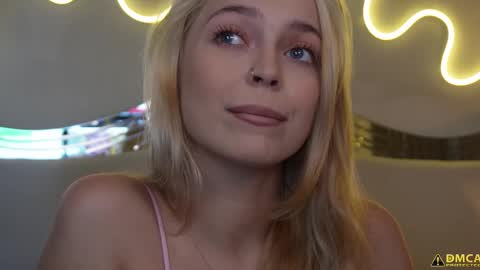 Snapshot of kelly_peachpiee chatting on October 1, 5:35 am Kelly online show from October 1, 5:35 am