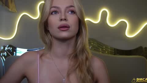 Snapshot of kelly_peachpiee chatting on October 6, 5:16 am Kelly online show from October 6, 5:16 am