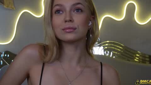 Snapshot of kelly_peachpiee chatting on October 13, 5:29 am Kelly online show from October 13, 5:29 am