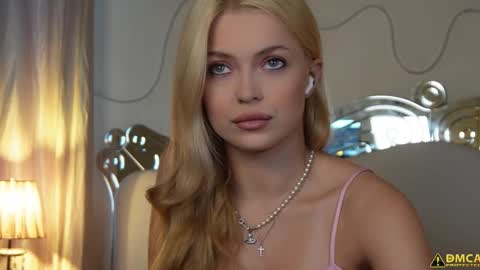 Snapshot of kelly_peachpiee chatting on October 21, 5:41 am Kelly online show from October 21, 5:41 am