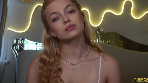 Snapshot of kelly_peachpiee chatting on November 8, 5:29 am Kelly online show from November 8, 5:29 am