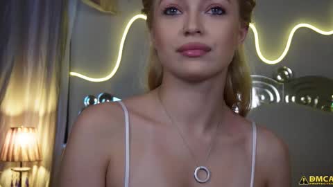 Snapshot of kelly_peachpiee chatting on November 11, 6:02 am Kelly online show from November 11, 6:02 am