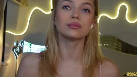 Snapshot of kelly_peachpiee chatting on November 27, 5:42 am Kelly online show from November 27, 5:42 am