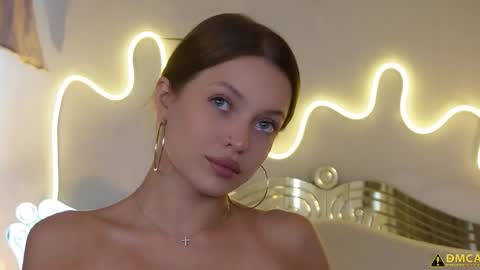 Snapshot of kelly_peachpiee chatting on March 16, 5:24 am Kelly online show from March 16, 5:24 am