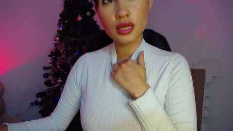 elena online show from December 12, 5:04 pm
