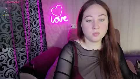 kellycrystall online show from November 2, 6:05 am