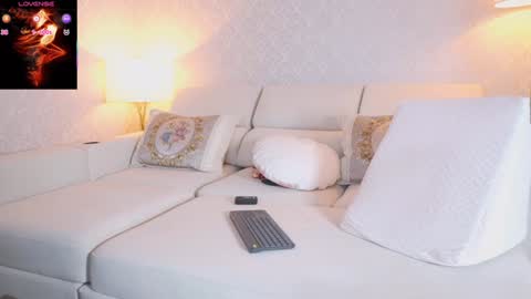 vanessa online show from March 4, 6:03 pm