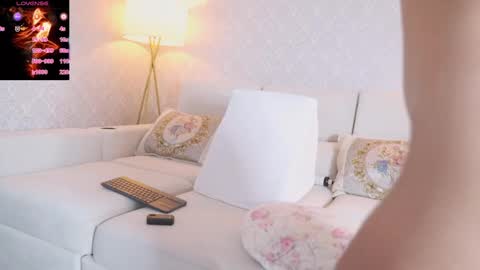 Snapshot of kellyfernandes chatting on April 11, 9:46 am vanessa online show from April 11, 9:46 am